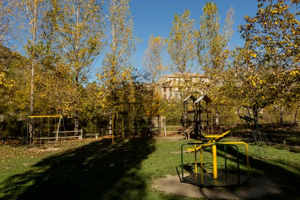 Imagen Pista de tenis y zona recreativa